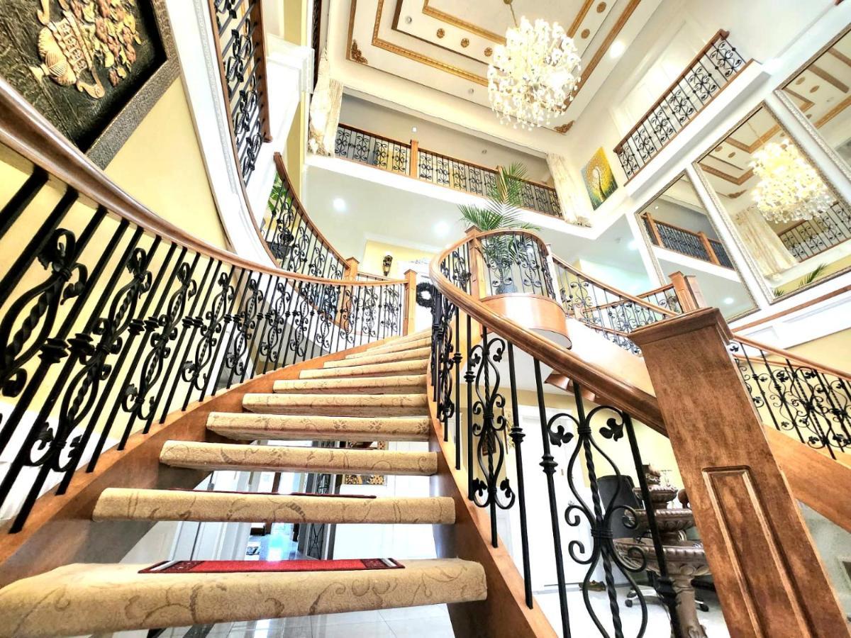 מלון סארי Empire Palace מראה חיצוני תמונה